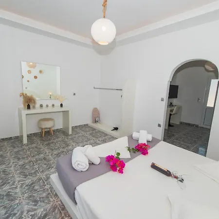 The F Pensionat Karterados (Santorini)