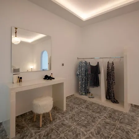 The F Penzion Karterados (Santorini)